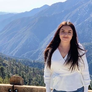 Meet your Posher, Angélica